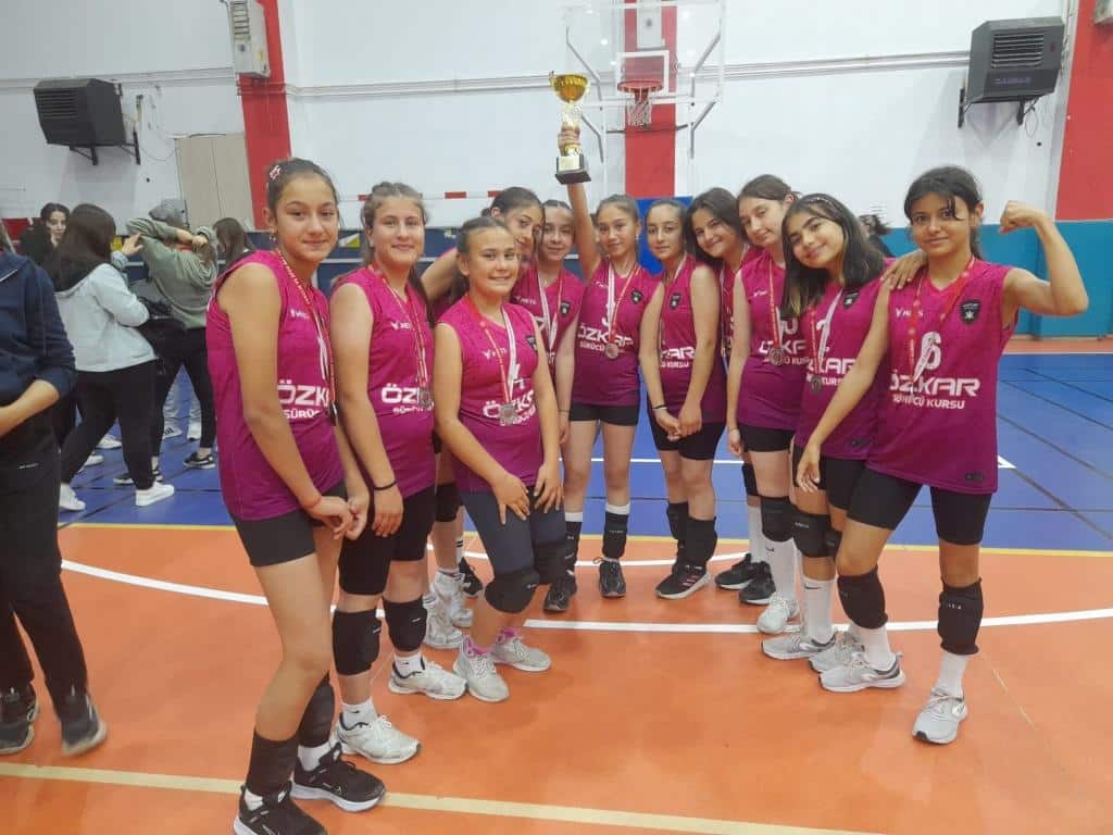 Kizlarimizdan Voleybol Turnuva Dereces Atat Rk Ortaokulu